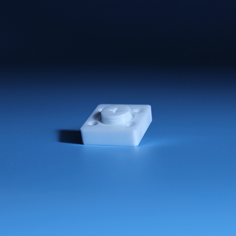 Qual é a diferença entre as propriedades da cerâmica de zircônia e cerâmica de alumina?